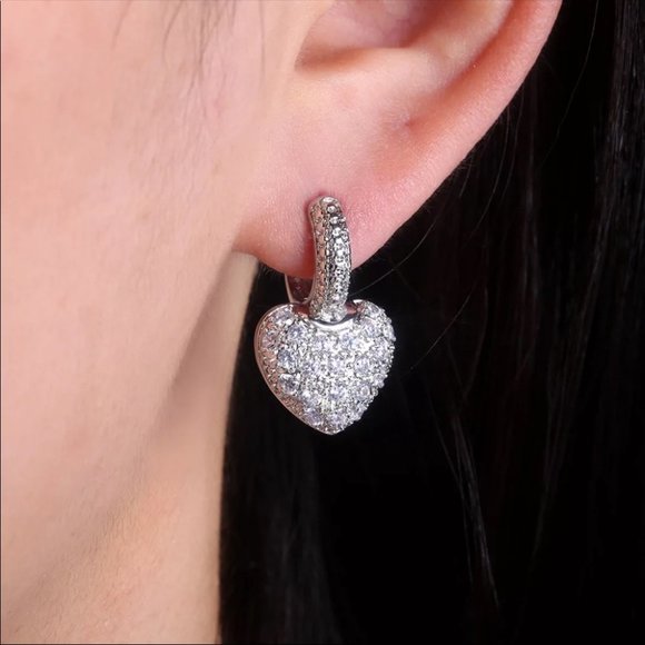New Women’s Romantic Heart Diamond Earrings - Picture 3 of 4